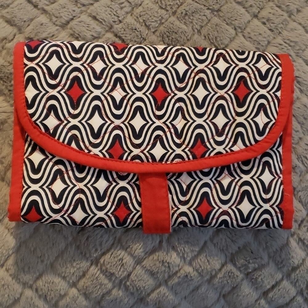 Buckhead Betties Navy/Red Curve Appeal Quilted Accessory Bag